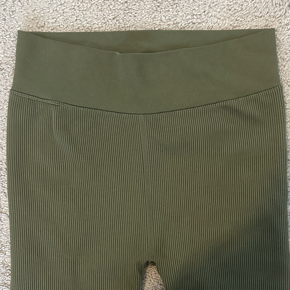 Calvin Klein Olive Ribbed Performance Shorts Large - Picture 4 of 5